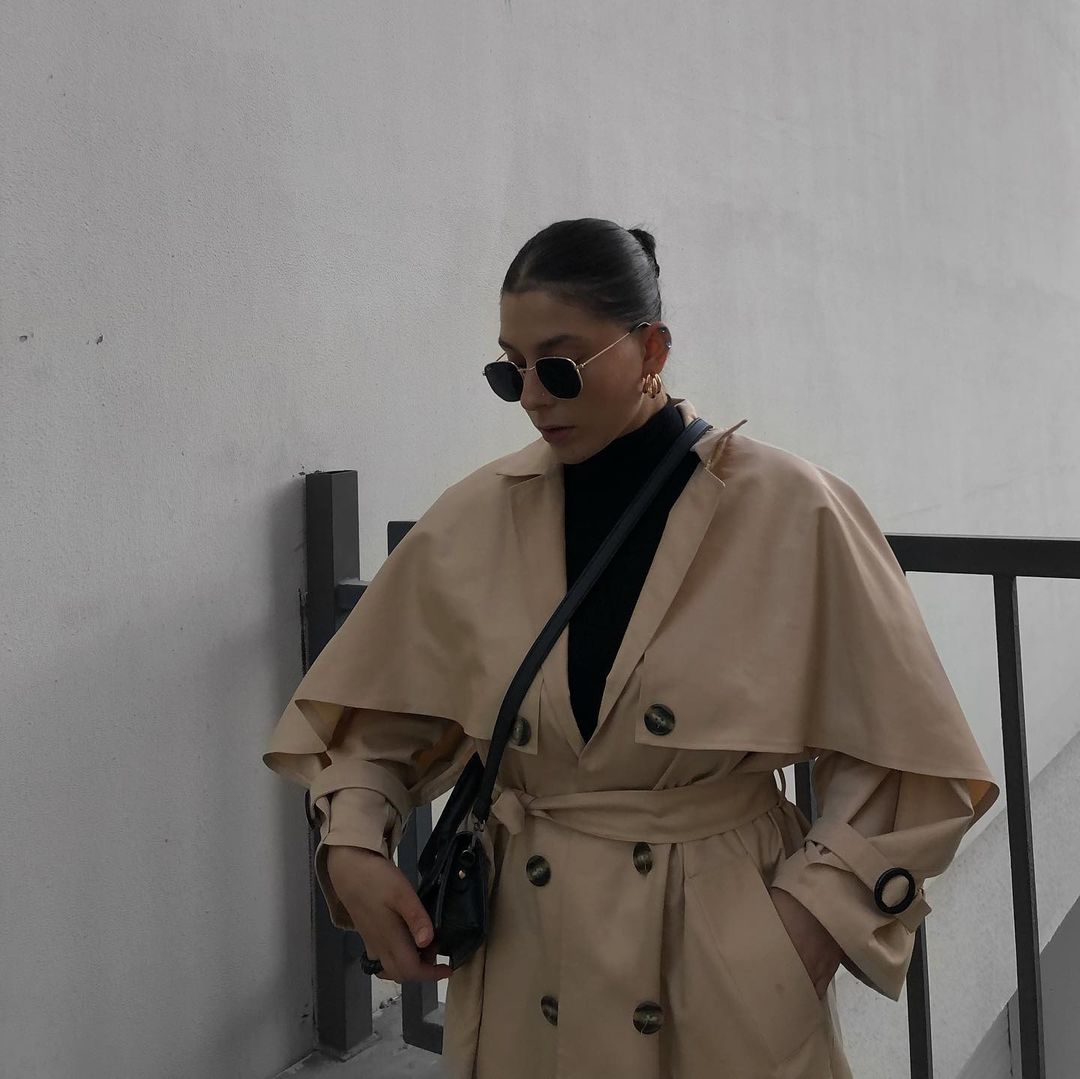 11Persian girl wearing manto dress code